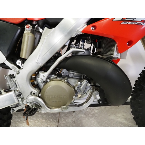 51 - Honda CR250R motocross bike. 2007. 250cc.
Frame No. JH2ME03A87M100638
Engine No. ME03E-6902094
Engin... 