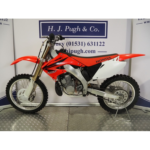 51 - Honda CR250R motocross bike. 2007. 250cc.
Frame No. JH2ME03A87M100638
Engine No. ME03E-6902094
Engin... 