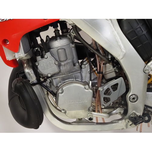 51 - Honda CR250R motocross bike. 2007. 250cc.
Frame No. JH2ME03A87M100638
Engine No. ME03E-6902094
Engin... 