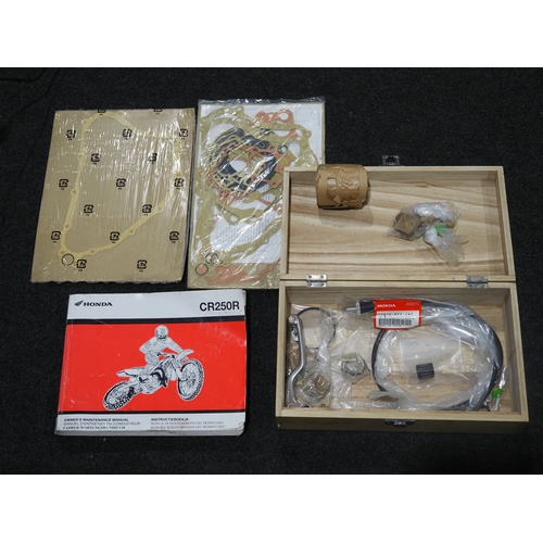 51 - Honda CR250R motocross bike. 2007. 250cc.
Frame No. JH2ME03A87M100638
Engine No. ME03E-6902094
Engin... 