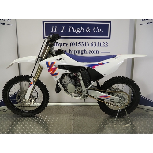 47 - Yamaha YZ125 motocross bike. 2024. 125cc
Frame No. JYACE34C000010963
Engine No. E127E-011028
Engine ... 