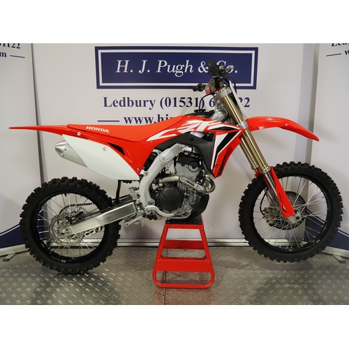 54 - Honda CRF250R motocross bike. 2020. 250cc.
Frame No. JH2ME1247LK204342
Engine No. ME12E-5209203
No d... 