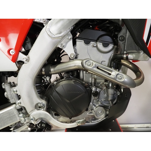 54 - Honda CRF250R motocross bike. 2020. 250cc.
Frame No. JH2ME1247LK204342
Engine No. ME12E-5209203
No d... 