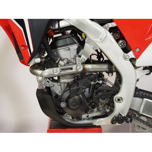 54 - Honda CRF250R motocross bike. 2020. 250cc.
Frame No. JH2ME1247LK204342
Engine No. ME12E-5209203
No d... 