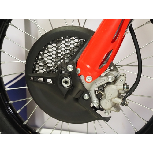 54 - Honda CRF250R motocross bike. 2020. 250cc.
Frame No. JH2ME1247LK204342
Engine No. ME12E-5209203
No d... 