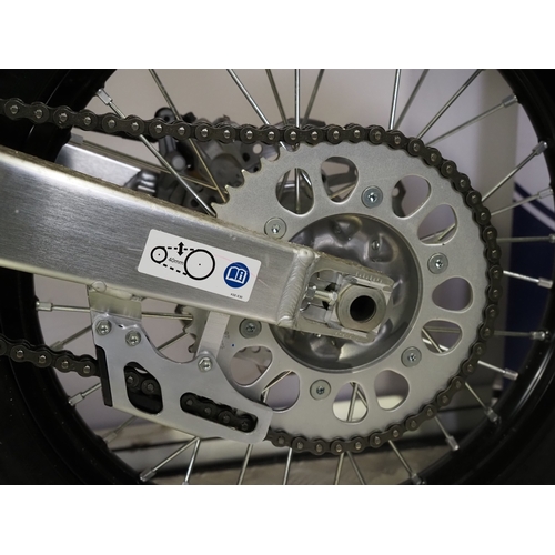 54 - Honda CRF250R motocross bike. 2020. 250cc.
Frame No. JH2ME1247LK204342
Engine No. ME12E-5209203
No d... 