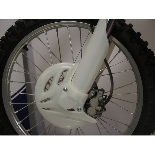 53 - Honda CR250R motocross bike. 2007. 250cc
Frame No. JE2ME033X7M100075
Engine No. ME03E-6900076
Engine... 