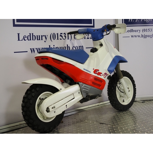 59 - Honda EZ-9 motorcycle. 90cc
Frame No. HE06-1000426
Engine turns over with compression but has been d... 