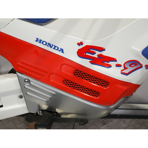 59 - Honda EZ-9 motorcycle. 90cc
Frame No. HE06-1000426
Engine turns over with compression but has been d... 
