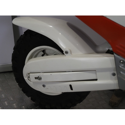 59 - Honda EZ-9 motorcycle. 90cc
Frame No. HE06-1000426
Engine turns over with compression but has been d... 