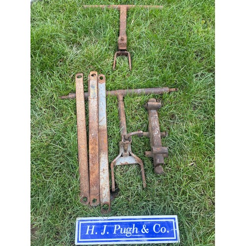 25 - Early Ferguson T20 pick up hitch and Massey Ferguson 35/T20 pick up hitch