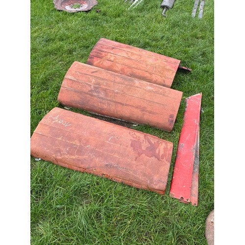 7 - Massey Ferguson bonnets and sides