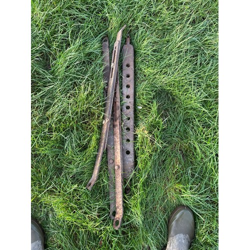 15 - Ferguson 9 hole drawbar and stays