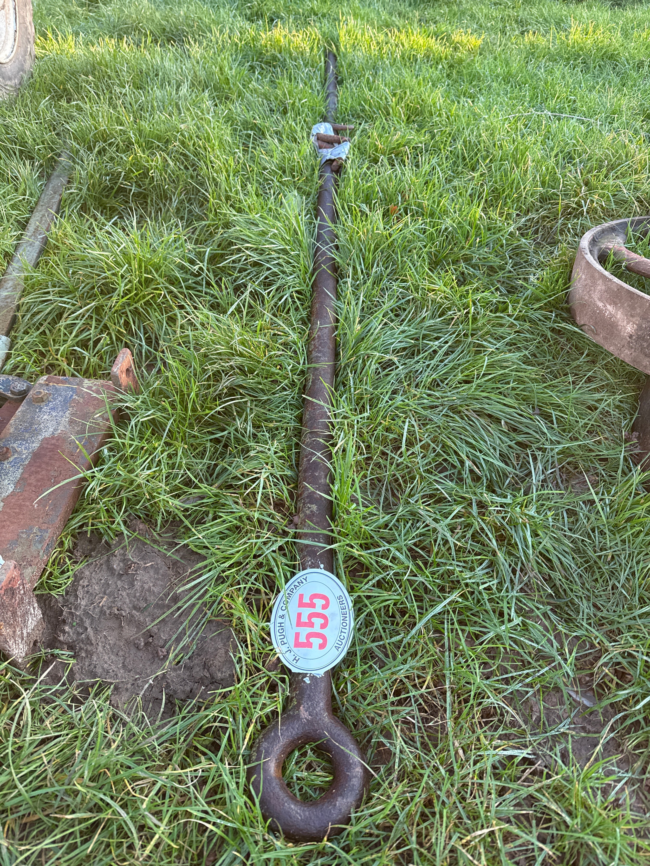 Threshing box push/pull bar
