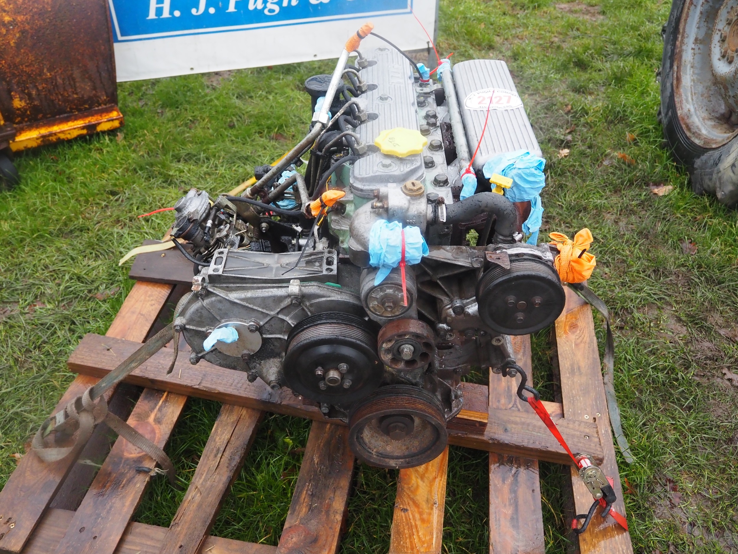 Land Rover Defender 300 TDi engine