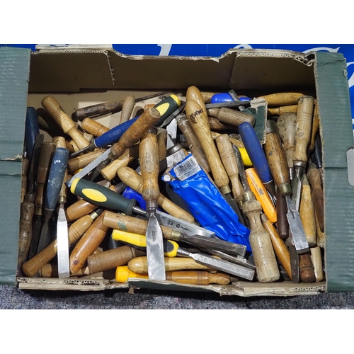 Large quantity of chisels and gouges to include Stanley