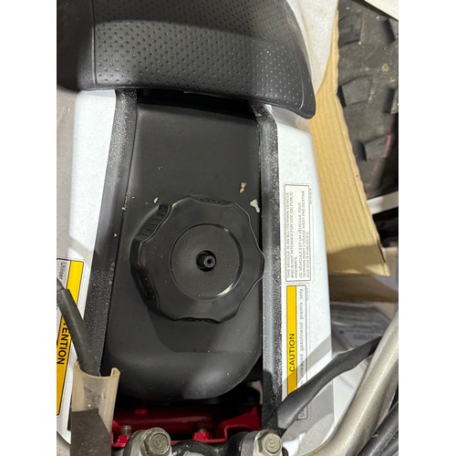 35 - Yamaha YFZ350SW Banshee quad. 2004. 350cc
Frame No. JY43GGW004C266162
Brand new in original shipping... 