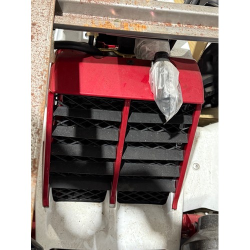 35 - Yamaha YFZ350SW Banshee quad. 2004. 350cc
Frame No. JY43GGW004C266162
Brand new in original shipping... 