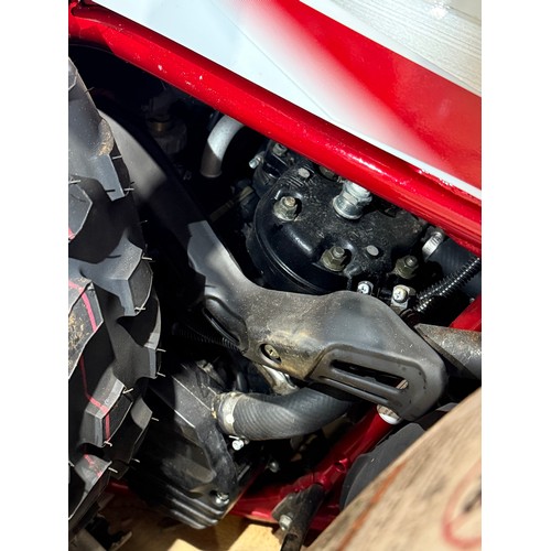 35 - Yamaha YFZ350SW Banshee quad. 2004. 350cc
Frame No. JY43GGW004C266162
Brand new in original shipping... 