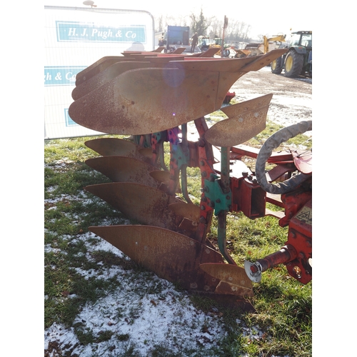 1643 - Kverneland LD35 4 furrow reversible plough
