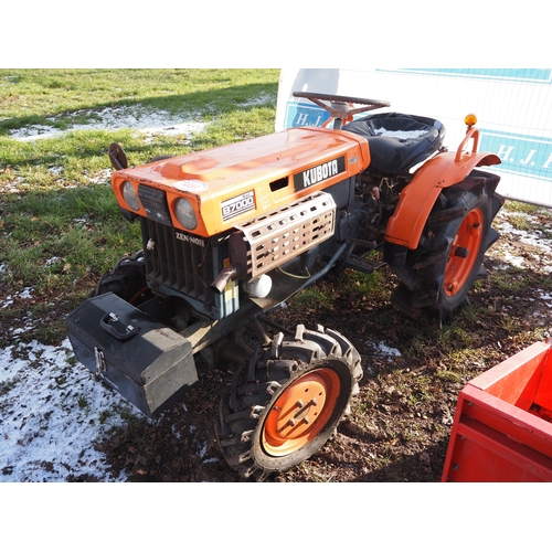 1651 - Kubota B7000 4wd compact tractor. In good working order. Keys in office