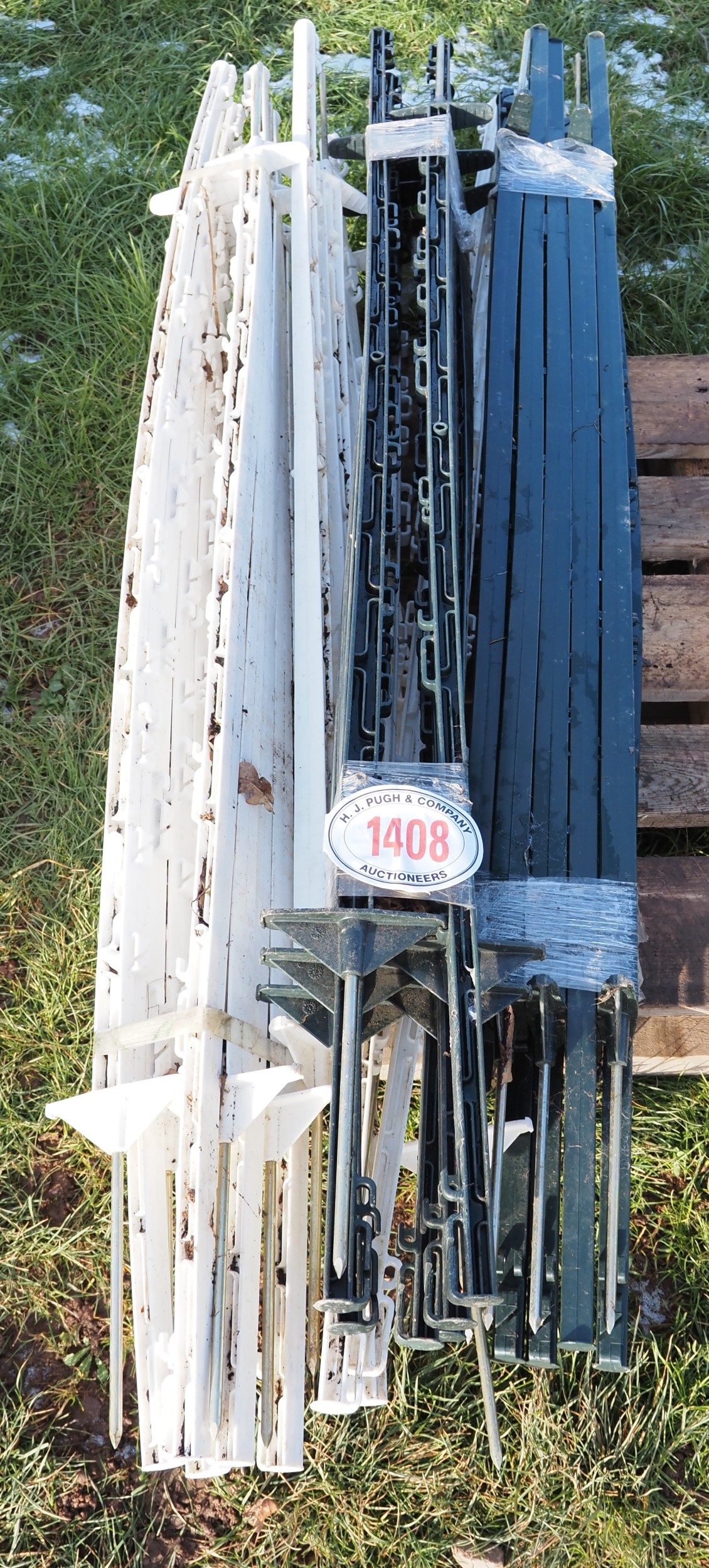Plastic stakes 1.55m - 35