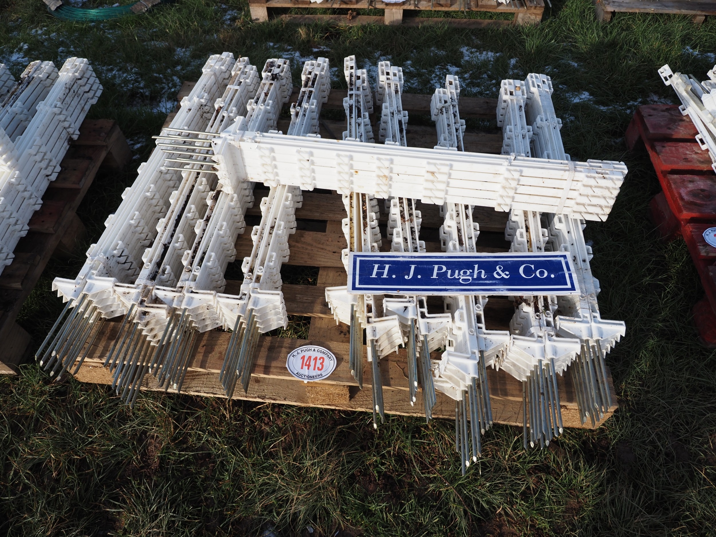 Plastic stakes 1.05m - 100