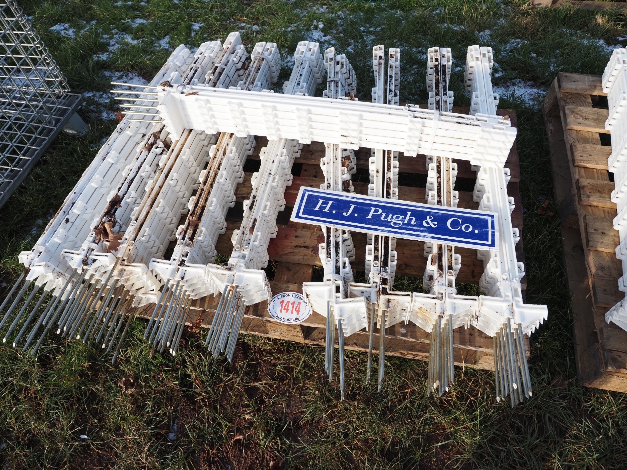 Plastic stakes 1.05m - 100