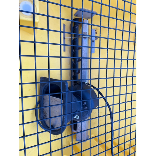 1657 - Meyer Cross Fire salt spreader