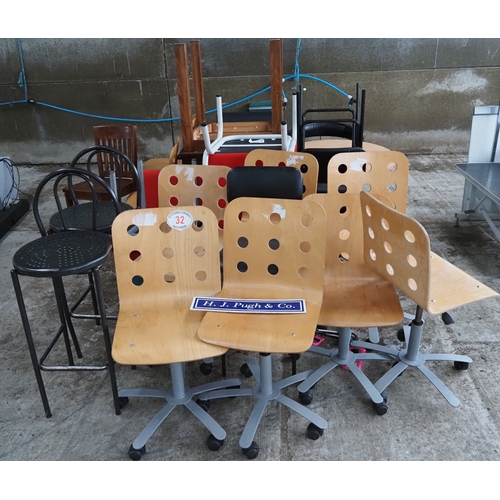 32 - Various tables and chairs