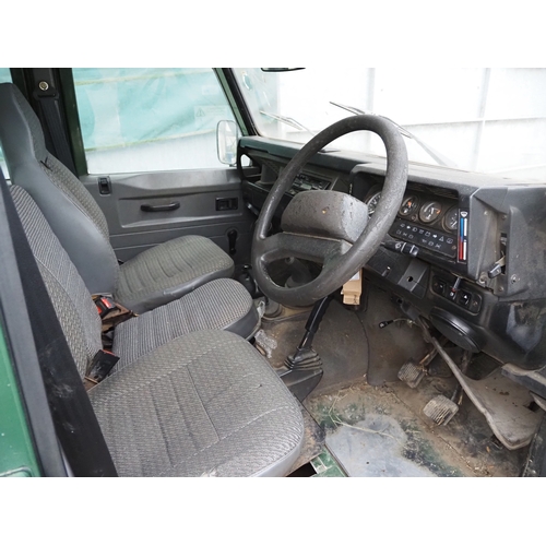 39 - Land Rover Defender 110. Showing 60,800 miles. Runner.  Reg. R558 VJF. V5 and key