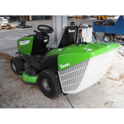 5 - Viking T6 ride on mower