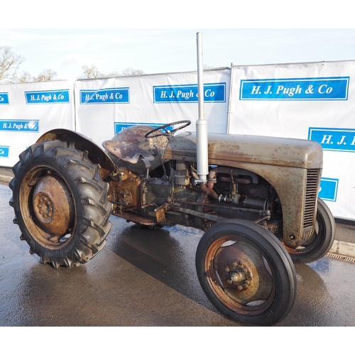 Ferguson TEA tractor. 1950. Petrol. Runs and drives. In original ...