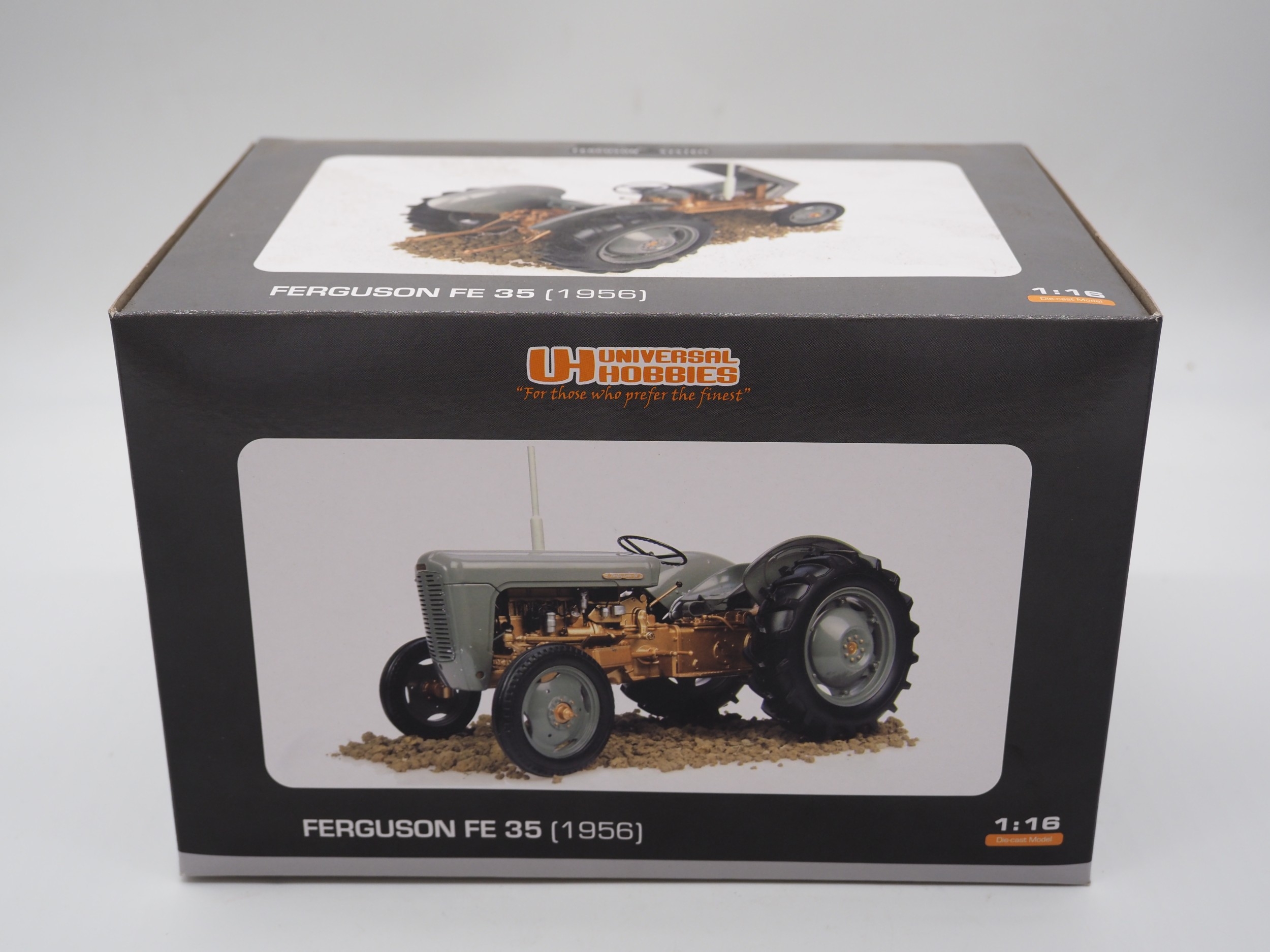 Universal Hobbies 1:16 scale boxed model Ferguson FE 35. 1956