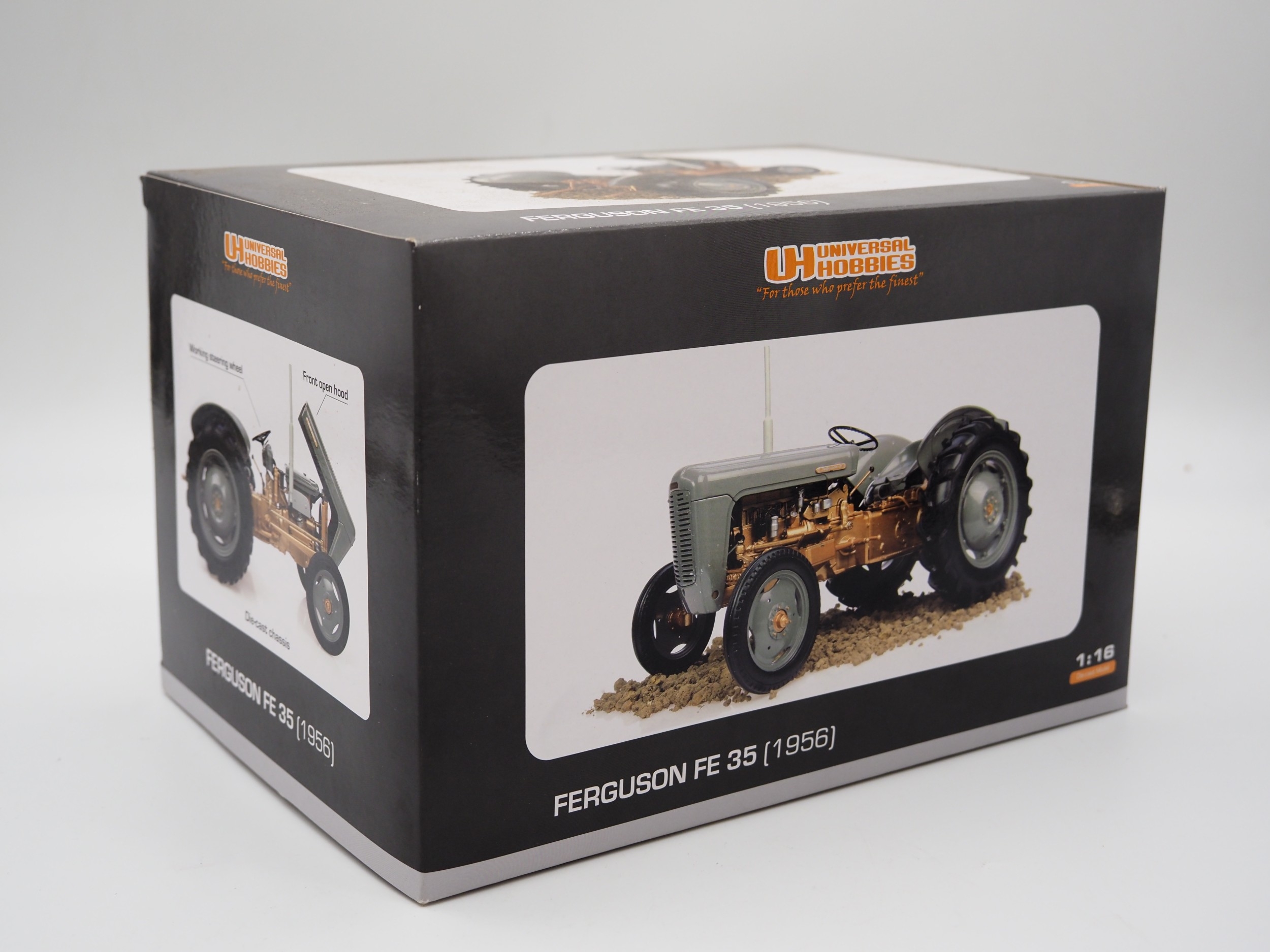 Universal Hobbies 1:16 scale boxed model Ferguson FE 35. 1956