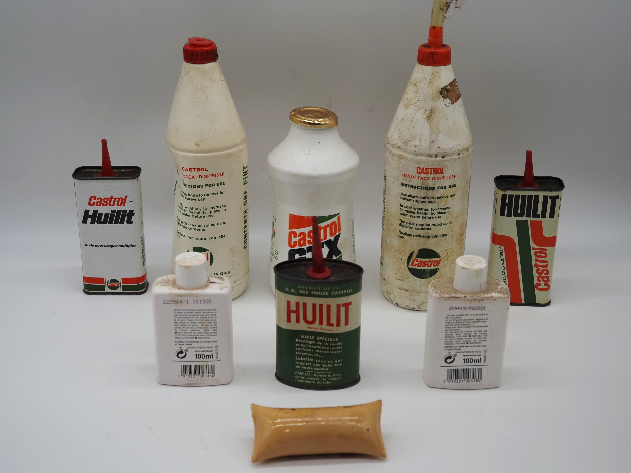 Assorted Castrol oil cans, bottles and grease cartridge to include ...
