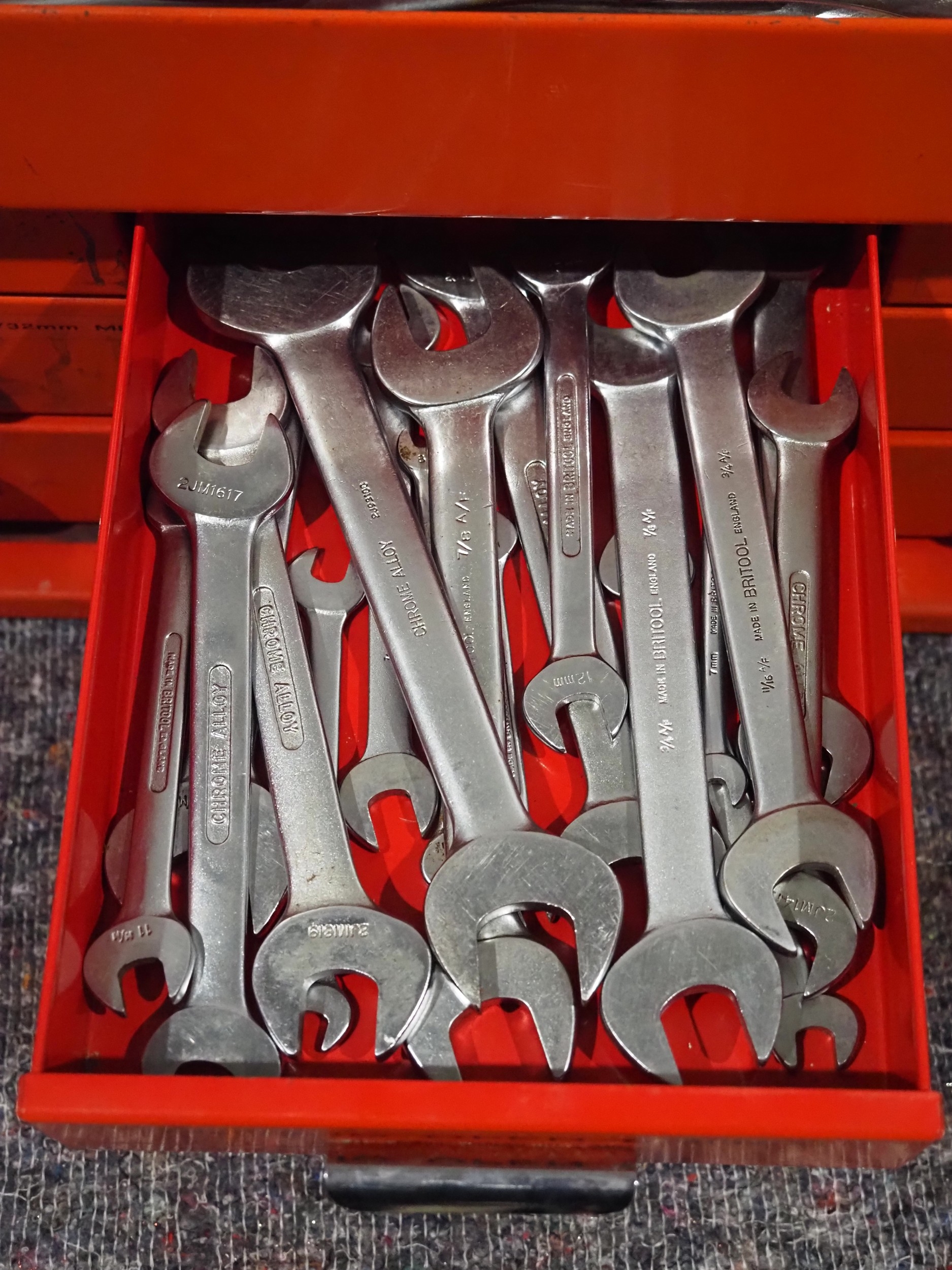Britool metal toolbox complete with key and contents of Britool sockets ...