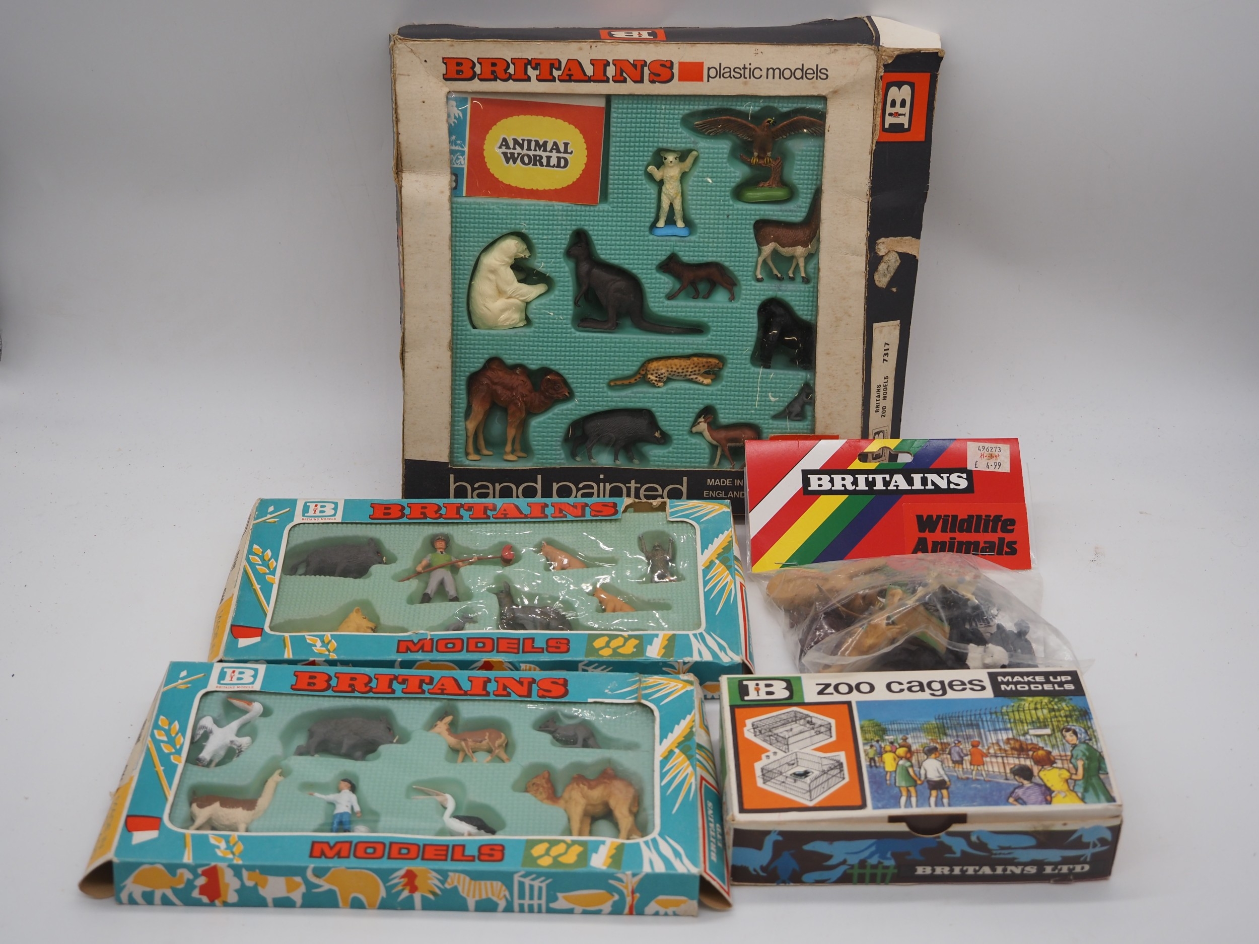 Britains boxed model 4370 zoo cages, 4360, 4361 and 7317 zoo models