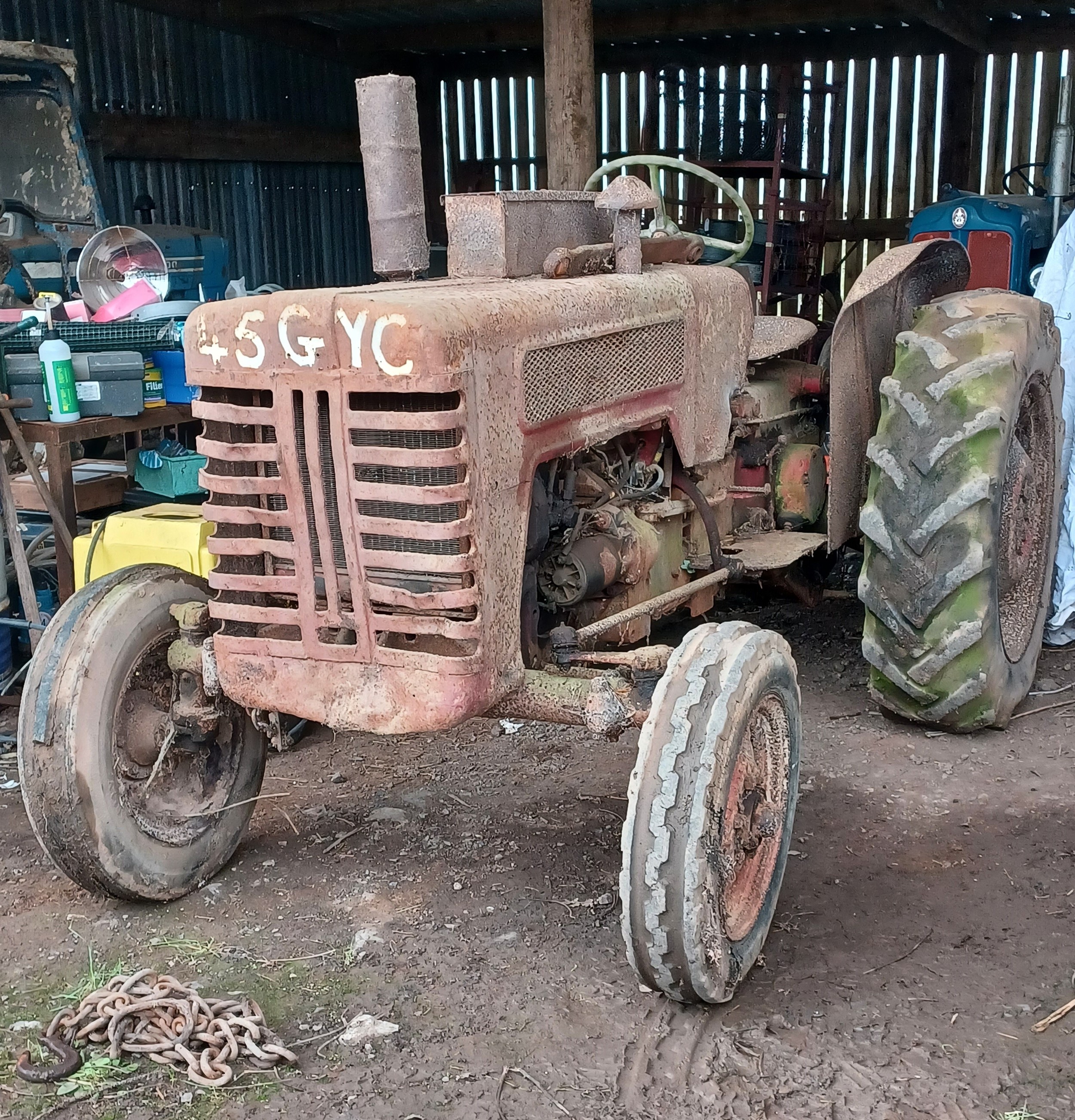 International B275 tractor, 1960. Non runner, in barn find condition ...
