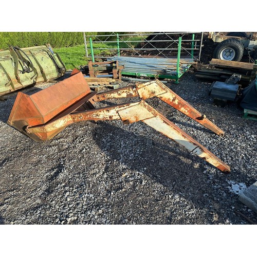 David Brown 995 loader and buckets c/w rams, brackets and controls