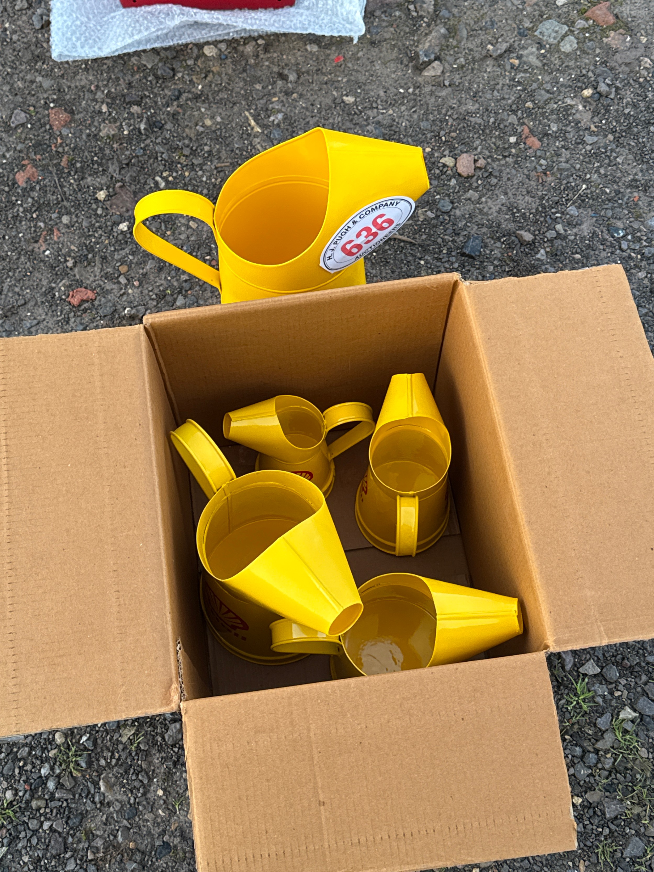 Shell oil jugs - 5