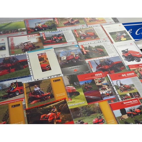 1065 - Massey Ferguson lawn, garden, turf tractors and ride on mower brochures - 51