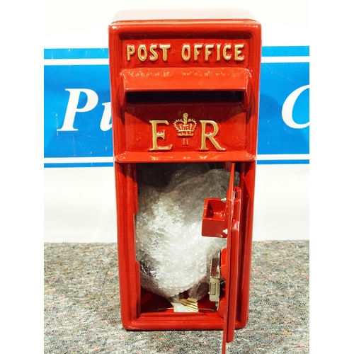 Post box complete with 2 keys 23