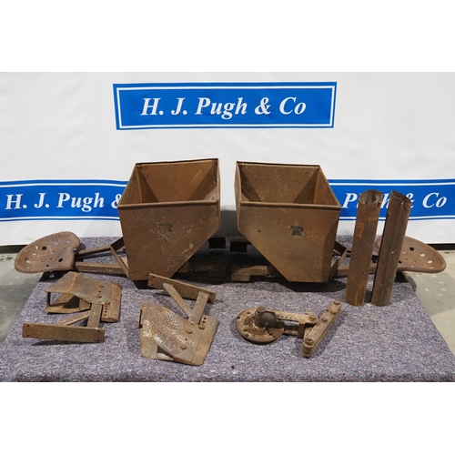 2484 - Massey Ferguson automatic potato planter