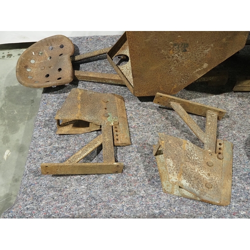 2484 - Massey Ferguson automatic potato planter