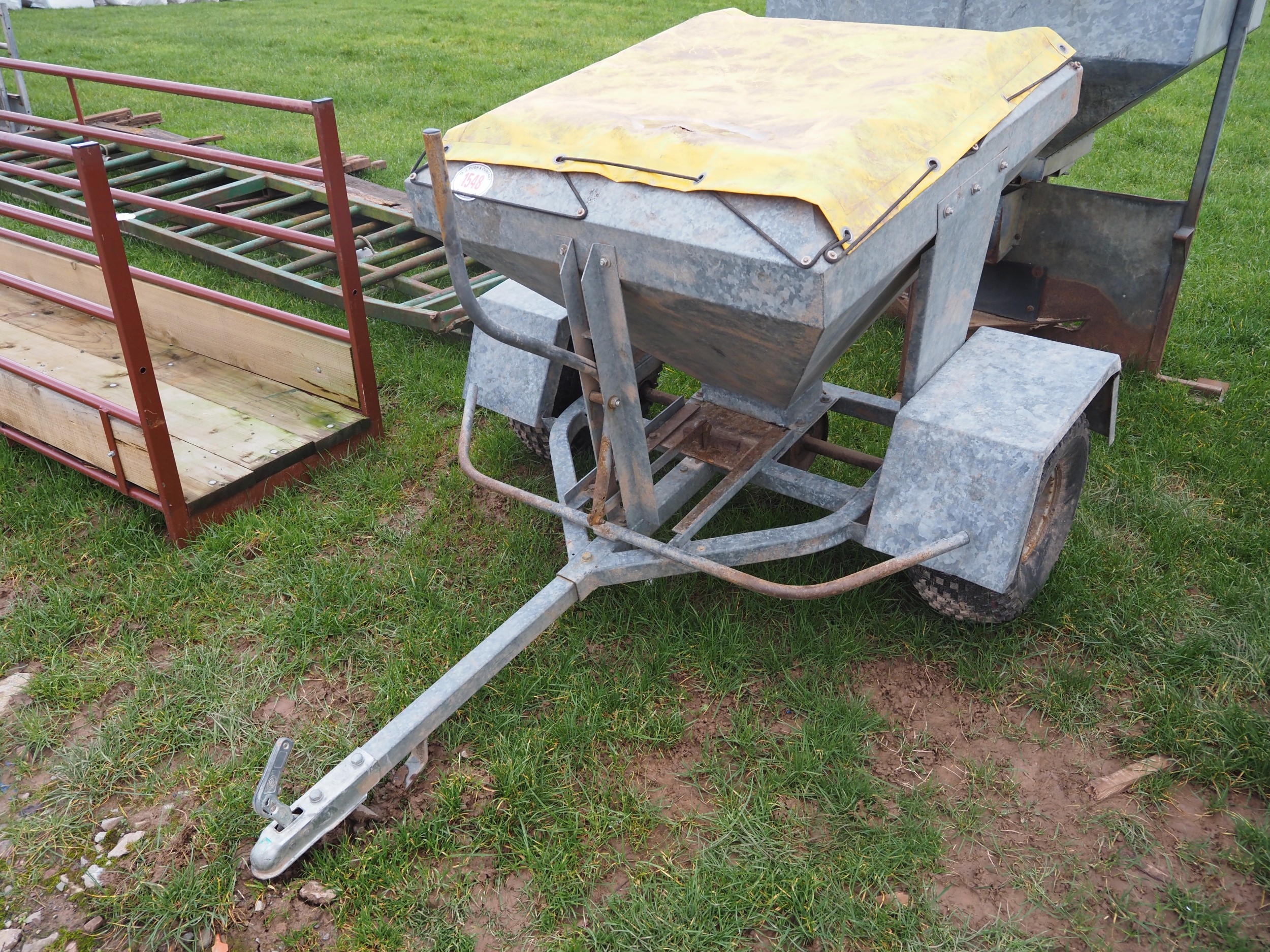 Quad bike snacker feed trailer