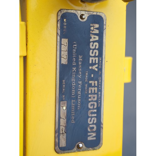 Targa In Ghisa Massey Ferguson Con Trattore – Decorazione Rustica Per Garage E Officina – 30x18 Cm – Colori Rosso E Nero