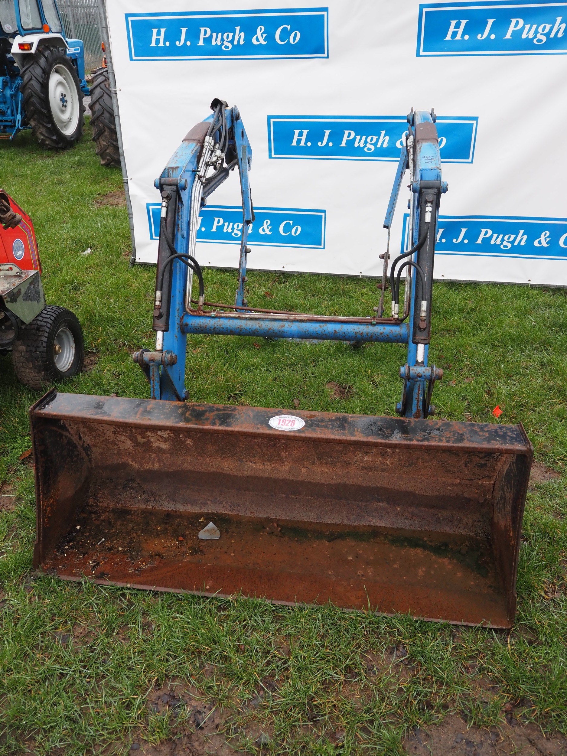 Lewis 250H loader and bucket