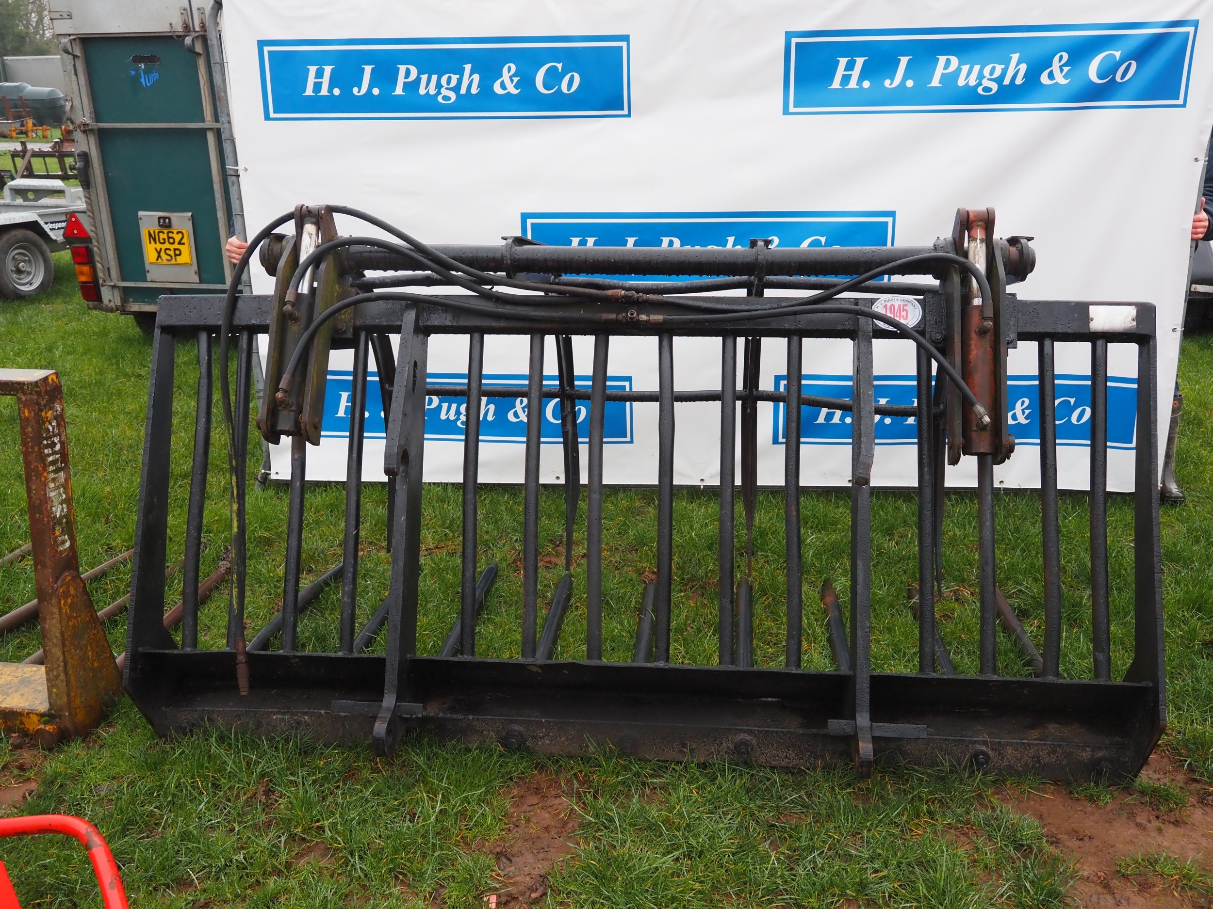 Muck grab, JCB brackets
