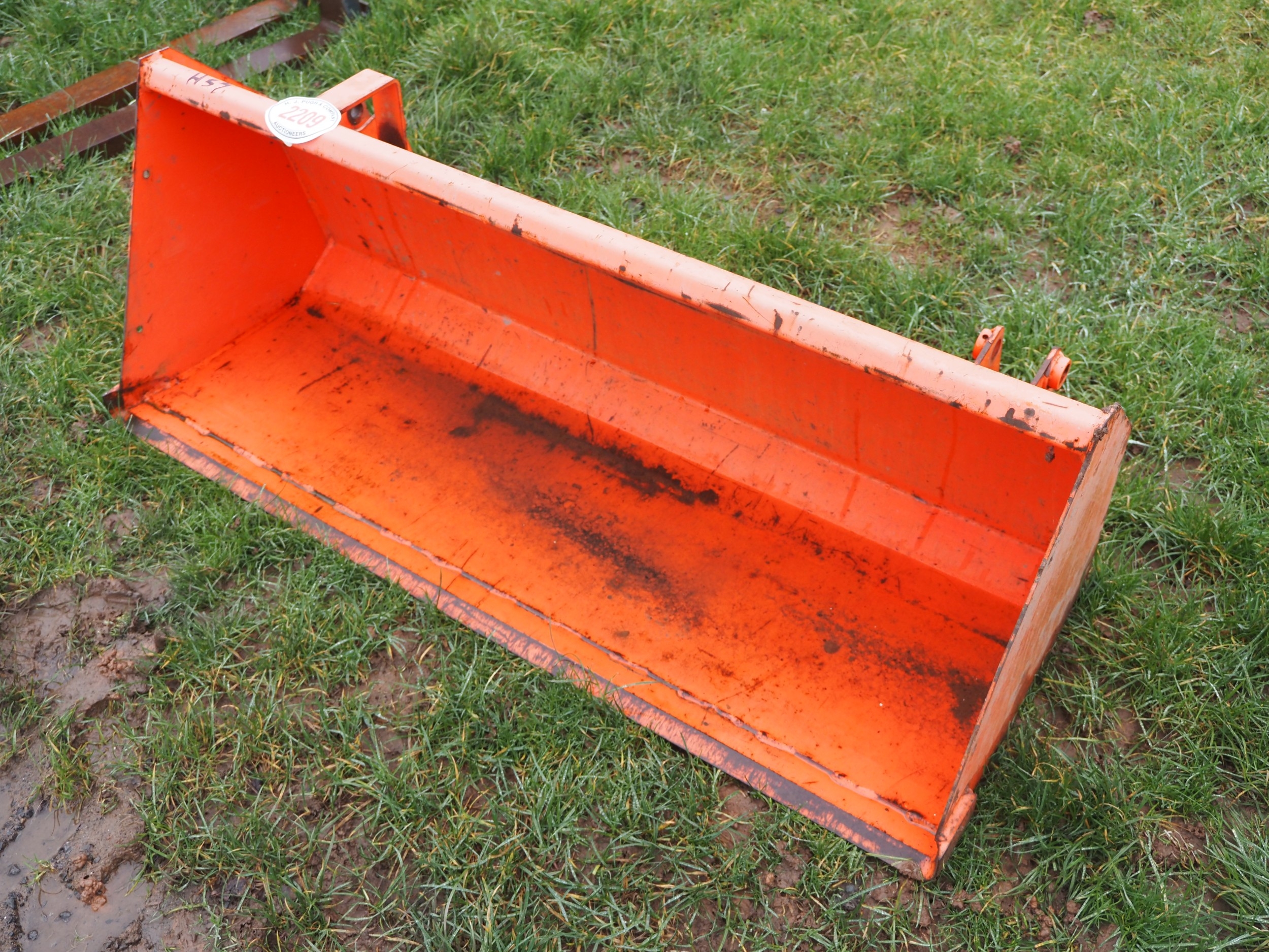 Loader bucket